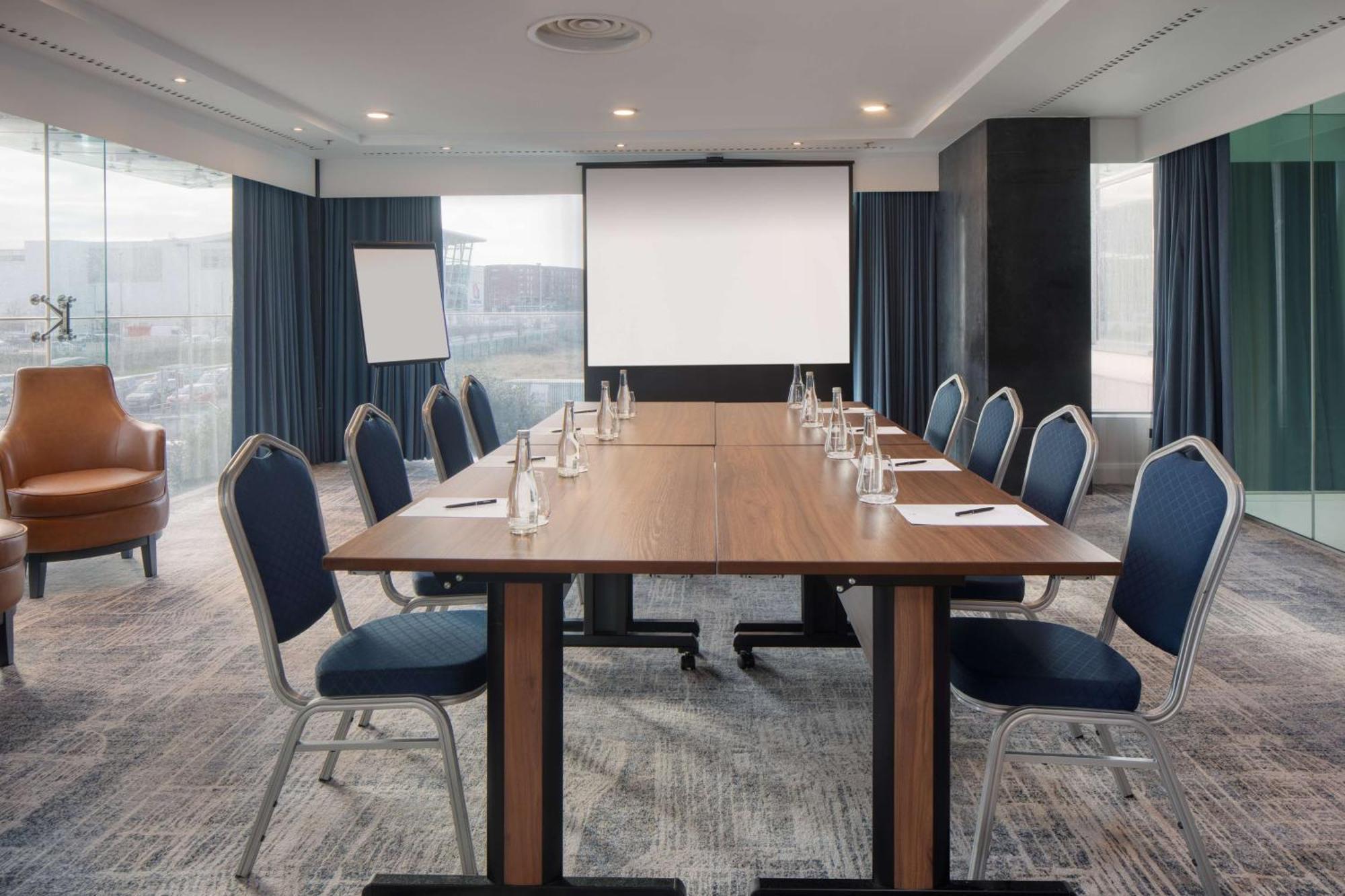 Hotel Hilton Dublin Airport 4*